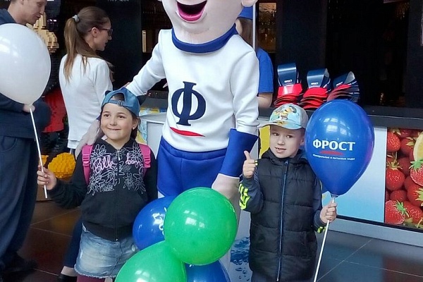 Фред и Стелла из Фростоводья поздравили Аквапарк Лебяжий с Днем Рождения
